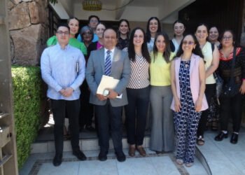 Entregan en la Facultad de Medicina de la UACH 119 plazas para el servicio social