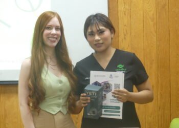 Entregan Conalep y Fundación OneSight EssilorLuxottica  lentes a 250 estudiantes