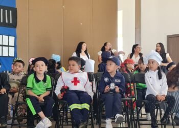 Realizan graduación en Preescolar con la temática  ¿Qué quieres ser de grande?
