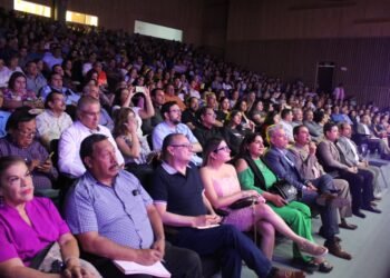 Capacitan a más de 400 figuras educativas del nivel básico sobre el programa analítico