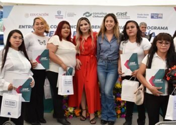 Entregan Conalep y Fondo Unido Chihuahua constancias a egresadas del programa Mujeres en la Tecnología