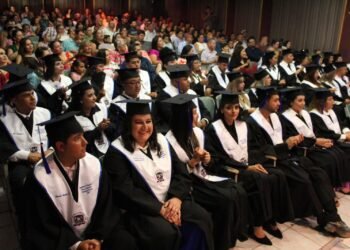Egresan de la ENSECH 635 profesionistas de Maestría y 253 de Licenciatura