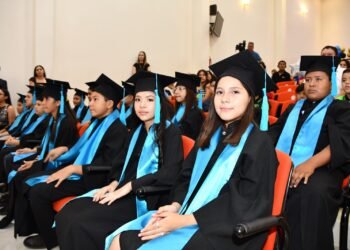 Se gradúa generación 2018-2024 de la primaria Manuela Medina, felicitó secretario a participantes