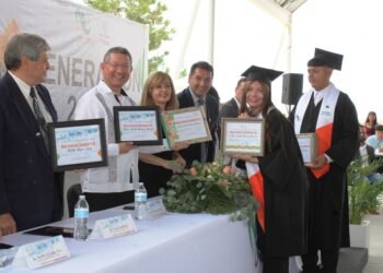 Se gradúan 250 jóvenes del CECyTECH 14 “Villa Esperanza” de Ciudad Juárez