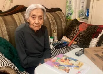 Concluye Adela Moreno a sus 94 años la secundaria en el ICHEA con 9.2 de promedio