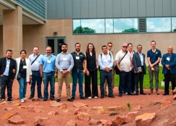 Certifica Universidad de Michigan a docentes de la UPCH en electrificación de autos