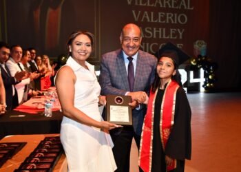 Encabeza Hugo Gutiérrez graduación de primaria «Rosaura Bravo», concluyen curso 73 alumnos