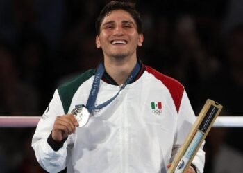 Pierde Marco Verde combate ante boxeador uzbeko y se queda con medalla de Plata