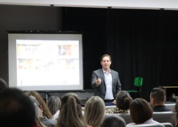 Imparten capacitación sobre trabajo en equipo a personal del COBACH para fomentar espacios