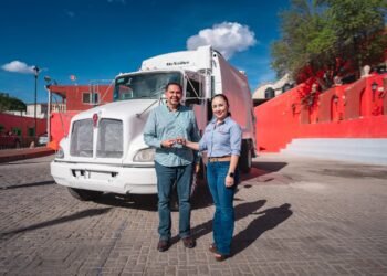 Entregó Cruz Pérez Cuellar camión recolector de basura al municipio de Aquiles Serdán