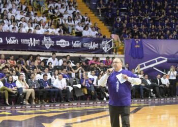 Rector Rivera Campos da la bienvenida a las y los alumnos de nuevo ingreso en la UACH