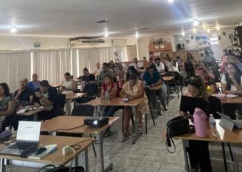 Capacitan a personal de la Escuela de Trabajo Social  en mediación en el entorno educativo