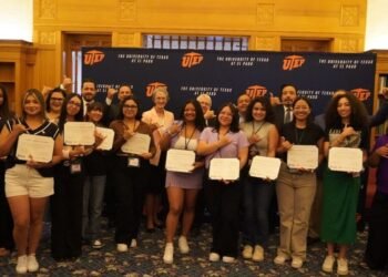 Completan cinco estudiantes de la UTCJ el programa “Mujeres en STEM 2024” en UTEP