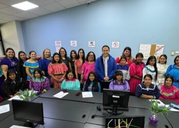Participan alumnas de la UT Tarahumara en conversatorio sobre beneficios de la lectura