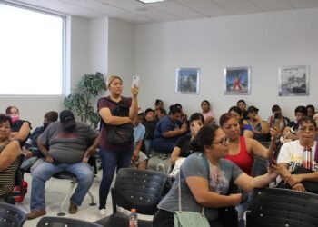 Atiende Coesvi a manifestantes que buscan vivienda con servicios en Ciudad Juárez