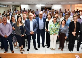 Entrega SEyD bonos a personal jubilado y pensionado  del subsistema federalizado