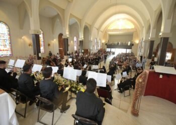 Presenta OSUACH Concierto de Gala en la catedral de Ciudad Madera, Chihuahua