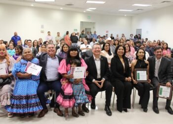 Culminan primaria y secundaria 40 adultos beneficiarios de centros comunitarios estatales