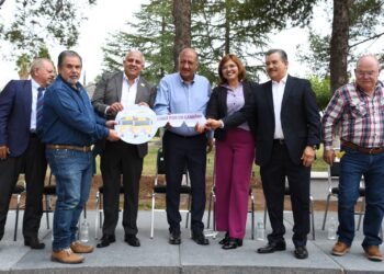 Entrega Estado camión escolar al CREI de Pueblito de Allende para beneficio de alumnado