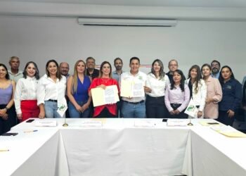 Otorgarán mejores prestaciones laborales a 1500 empleados de CECyTECH, firman contrato inédito