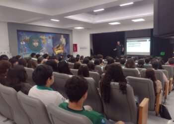 Capacitan a estudiantes del COBACH en prevención de adicciones
