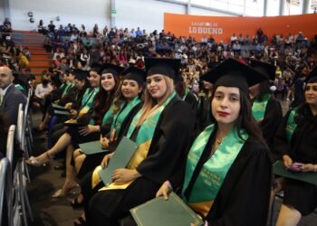 Se gradúan más de 300 estudiantes de la Universidad Tecnológica Parral y 40 de Unidad Río Balleza