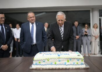 Después de 57 años de servicio docente, se despide de las aulas el Maestro Luis Alfonso Rivera Soto