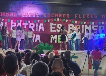 Celebra Escuela Normal de Saucillo fiestas patrias con noche mexicana «Mi patria es primero»