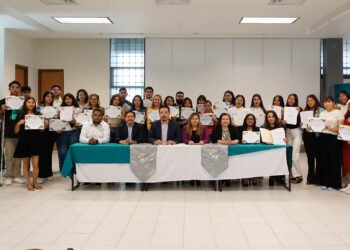 Reconocen a 39 estudiantes de la UT Paso del Norte por su desempeño escolar