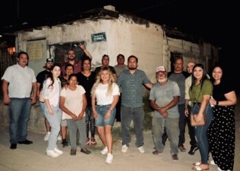 Visita diputada Irlanda Márquez del PT la colonia Aztecas en Juárez, atiende problemas de inundación