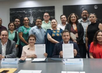 Firman Cobach y CANACO convenio en beneficio de la comunidad estudiantil