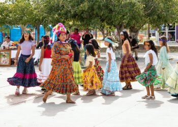 Fortalecen tradiciones y costumbres de 155 jóvenes indígenas migrantes