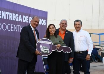 Entrega Estado premios por Día del Docente 2024 a personal federalizado