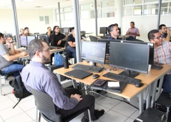 Reciben docentes de la UPCH capacitación en simuladores sobre realidad virtual