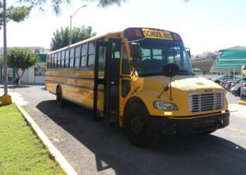 Benefician a 1518 estudiantes del Conalep Parral con adquisición de autobús