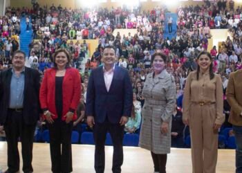 Participan más de 1500 figuras educativas en encuentros académicos para fortalecer el Plan de Estudios