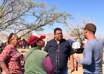 Regidor Navarrete se reúne con vendedores del tianguis de la Equus para atender sus inquietudes