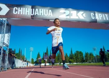 Participan cientos de niñas y niños en carrera kids runners del 21K Chihuahua capital Mexbet