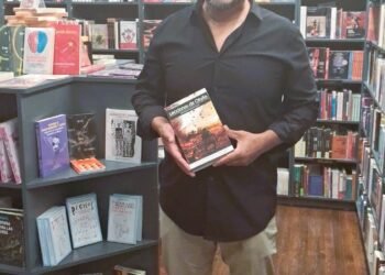 Escritor camarguense presenta su libro “Lecciones de otoño”; una reflexión sobre el abandono a los adultos mayores