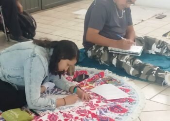 Docentes y administrativos del CAM 17 reciben capacitación sobre el síndrome de Burnout