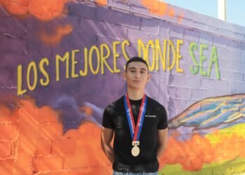 Gana medalla de plata estudiante del Cobach en torneo internacional de karate en Londres, Inglaterra