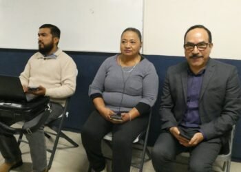 Capacitan a directores de primarias en uso de tecnología  mediante curso de ChatGPT