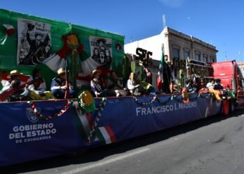 Participan más de 3 mil 200 estudiantes y docentes en  desfile de la Revolución Mexicana
