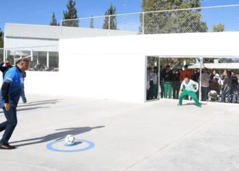 Benefician con cancha de fútbol rápido a 579 estudiantes de la Secundaria Técnica 35 de Camargo