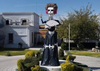 La Quinta Gameros invita a disfrutar de su imponente Catrina de más de 6 metros de altura