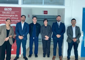 Visitan la Universidad del Valle de México regidora Lupita Borruel y Luis Arrieta