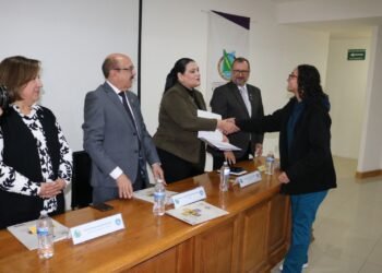 Reconoce en la Facultad de Odontología la excelencia de sus estudiantes