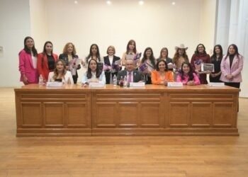 Reconocen a Mujeres UACH con el Galardón Sor Juana Inés de la Cruz