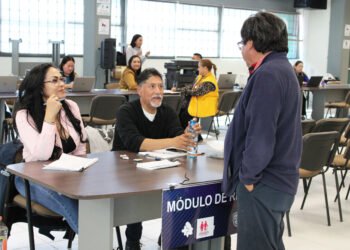 Acerca UT Paso del Norte servicios gubernamentales a estudiantes y vecinos de la colonia Anapra