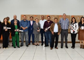 Entrega Estado vehículos del Sorteo del Día del Maestro y la Maestra en instalaciones de la Sección 42